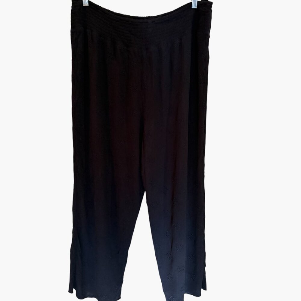 Chico's pantalon with embroidered flowers